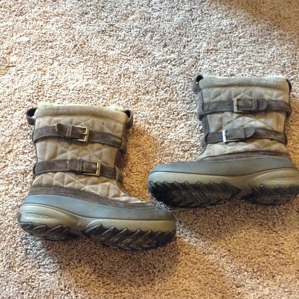 Columbia women's winter boots size 7, worn briefly